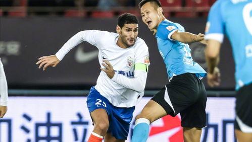 足协杯半决赛 大连人队vs山东泰山队下半场,下半场惊心动魄！大连人队与山东泰山队足协杯半决赛激战正酣